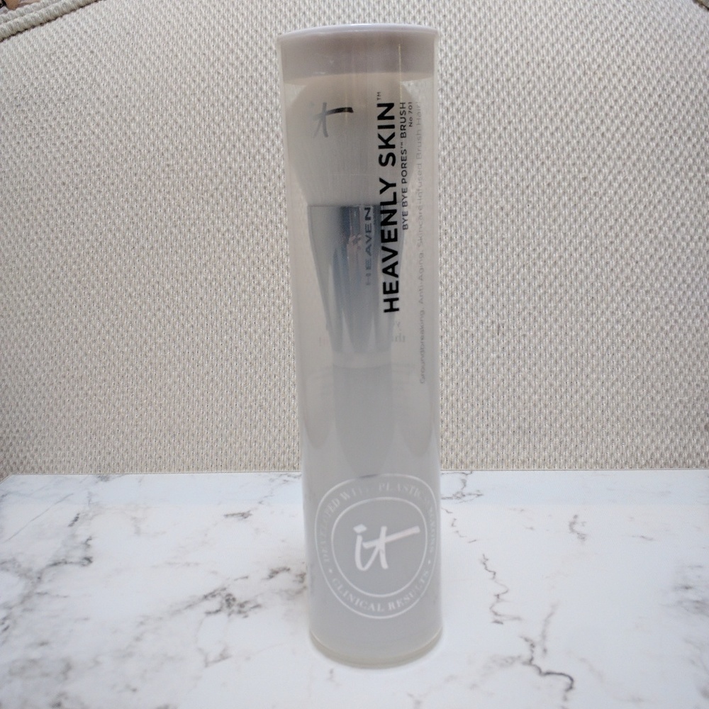 It Cosmetics Bye Bye Pores Brush